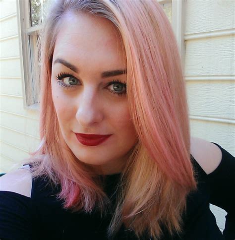 It is like the perfect mix of pink and blonde that is ideal for any brunette looking to change her hair or any blonde looking for some hair experiments. Hair DIY: Three Ways to Get Rose Gold/Pale Pink Hair | Bellatory