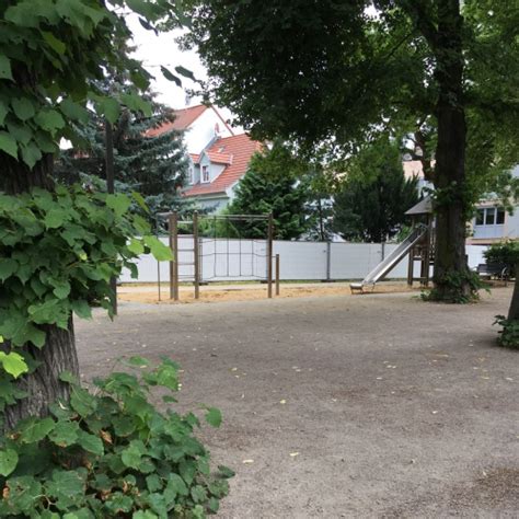Er befindet sich im brühl im südwestlichen stadtzentrum. Spielplatz Haltestelle Brühler Garten in Erfurt