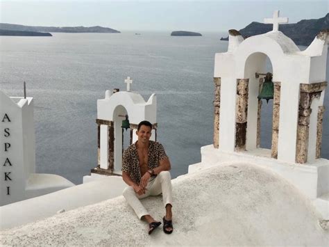 What To Wear In Santorini Best Mens Outfits For Greece 7