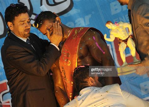 An Official Hugs Afghan Bodybuilder Mohammad Yousuf Sakhi After He News Photo Getty Images