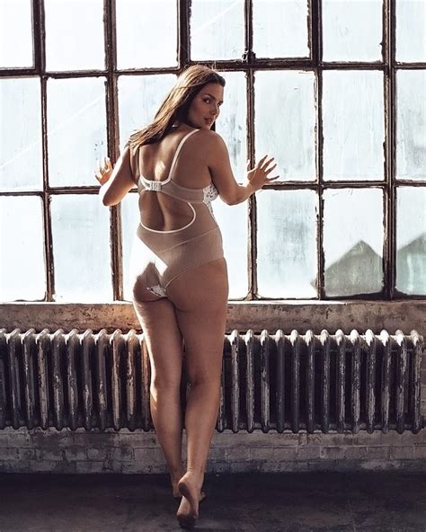 Robyn Lawley Becomes First Plus Size Ralph Lauren Model Video Photos