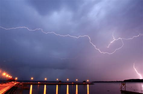 15 Incredible Photographs Of Lightning Strikes