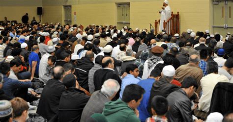 redaksi khotbahjumat.com *** jangan pernah tinggalkan sholat khutbah jum'at pertama الْحَمْدُ لِلهِ رَبِّ الْعَالَمِيْنَ خَلَقَ الْإِنْسَانَ فِي أَحْسَنِ تَقْوِيْمٍ. 7 Contoh Khutbah Jumat yang Bisa Anda Jadikan Referensi