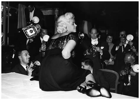 jayne mansfield posing for photographers at the dorchester hotel london 1957 dorchester hotel