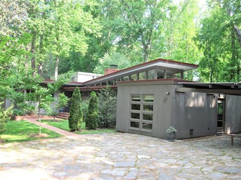This architectural and design craze is so popular you will find that the list changes rapidly. Metro Modern - Richmond Mid Century House # 8