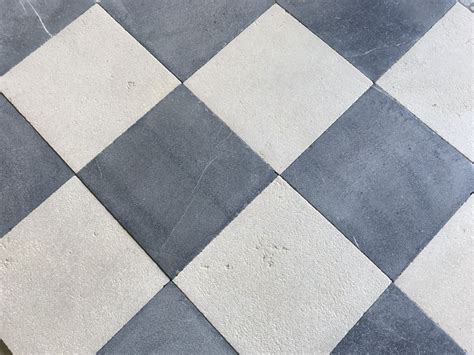 Pour une cuisine campagne chic, on adore le mélange du bleu, noir et blanc ! Carrelage Damier Noir Et Blanc 30X30 | Idees Conception Jardin