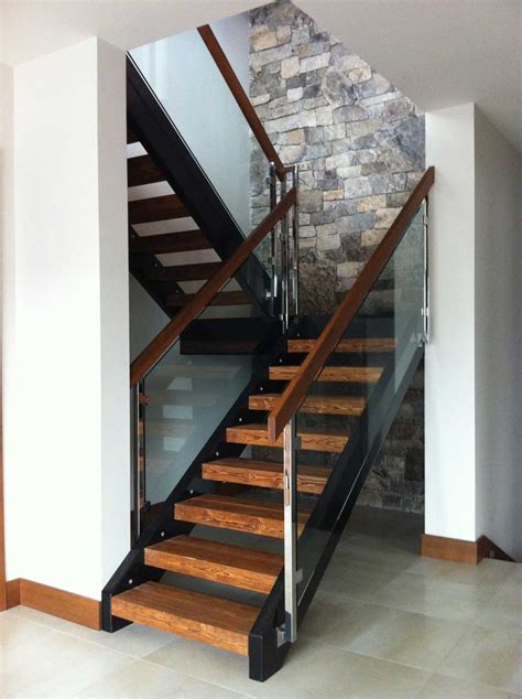 High quality steel and glass railings, custom designed and fabricated for your project. Stainless Steel Railings | Discovery Glass & Aluminum Inc.