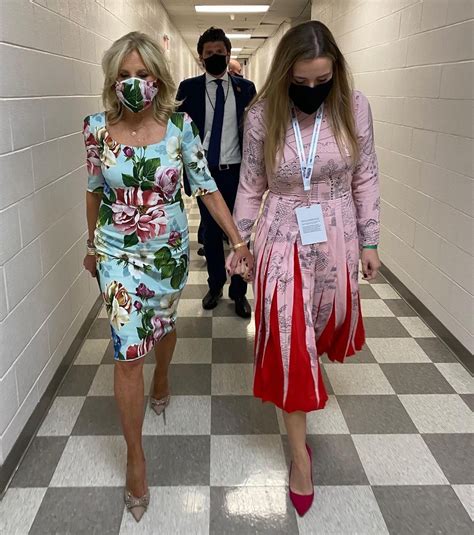 The first lady wore an ivory dress designed by gabriela hearst that featured embroidery reflecting the federal flowers of. Daftar Desainer Dan Harga Dress Dari Momen-momen Terbaik ...