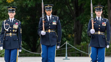 Tomb Of The Unknown Soldier Guarded By All Women Team For First Time