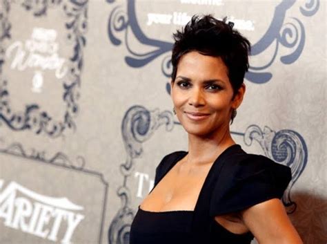 Halle Berry Claps Back At Fan That Said She Cant Keep A Man