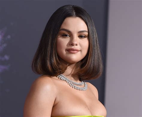 Selena Gómez Ya Ha Llevado El Peinado Que Vas A Querer En 2020 Vanity Fair