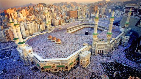 Al Kaaba Al Musharrafah Holy Kaaba Is A Building In The Center Of