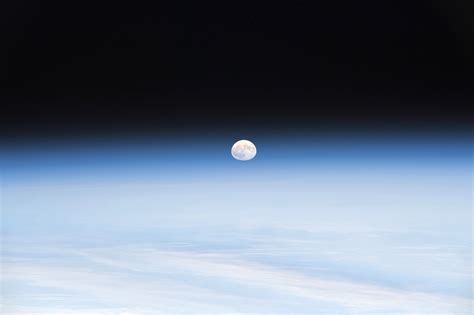 Astronaut Snaps Stunning Moonrise Images From Space Station Digital