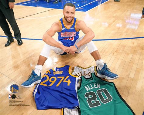 Steph Curry With 3 Point Record Jerseys Golden State Warriors 8 X 10 Basketball Photo