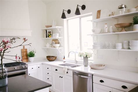This post may contain affiliate links, which means i receive a commission if you choose to purchase . All White Minimalist Kitchen Styling with Black Hardware ...