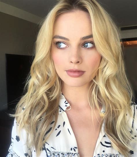 Candid Margot Robbie Gorgeous Selfies HQ Celeblr