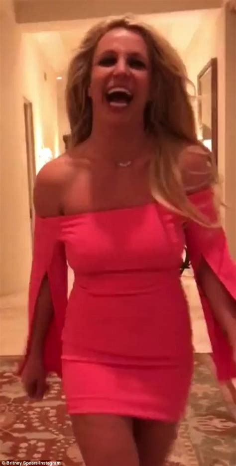 Britney Spears Shows Off Flawless Figure In Sassy Instagram Video Daily Mail Online