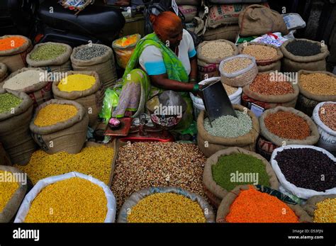 Selling Grains Hi Res Stock Photography And Images Alamy