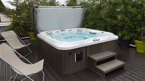 Jacuzzi Vs Hot Tub Vs Spa What S The Difference