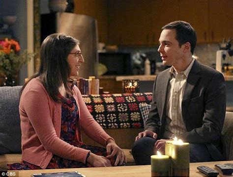 Big Bang Theory S Mayim Bialik Dedicates Critics Choice Award To Late Father Daily Mail Online