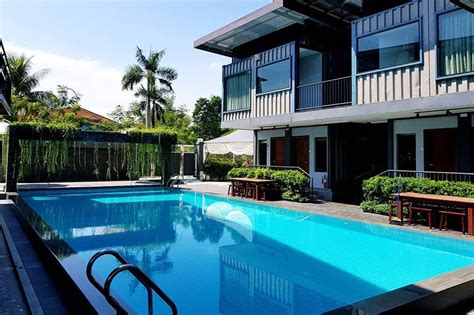 De ruimte facing pool balcony. Batu Batu Resort - Picture perfect paradise on a private ...