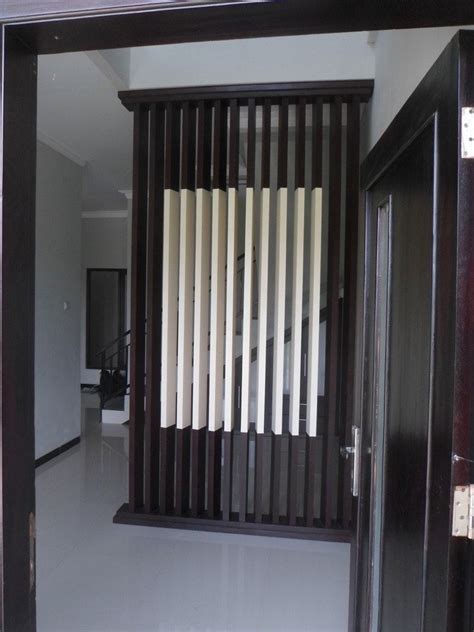 Alhamdulillah kembali kita mengupdate referensi kita mengenai inspirasi sekat dan partisi atau juga kita kenal dengan sebutan pembatas ruangan. Desain Partisi Ruang Tamu Minimalis Terbaru | Desain ruang ...