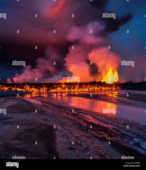 Volcano Eruption At The Holuhraun Fissure Near The Bardarbunga Volcano Iceland Stock Photo Alamy