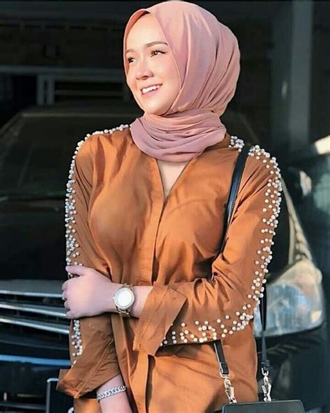 Pin By Jesse E On Bb Beautiful Muslim Women Muslim Women Hijab