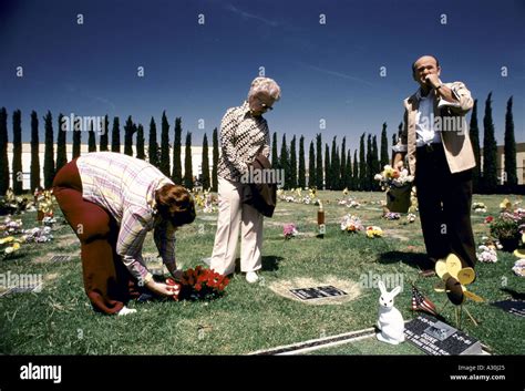 Pet Cemetery Los Angeles 1984 Stock Photo Alamy