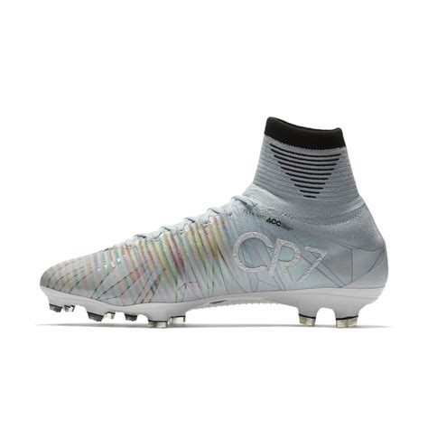 Promotions valid on selected items from march 1st 2021 until april 30 2021 while stocks last. Cut To Brilliance - der neue CR7-Schuh - News - fanreport ...