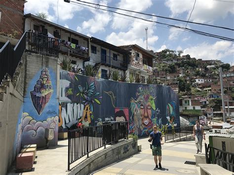 À La Découverte De La Comuna 13 à Medellín En Colombie