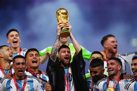 Emotional Moment Lionel Messi Lifts World Cup Trophy For Argentina Aged