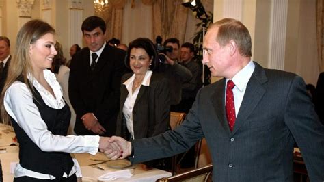 Alina Kabajewa: Angebliche Geliebte von Putin im Porträt - Sanktionen