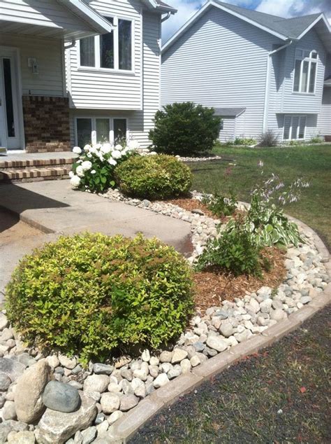 33 Easy And Beautiful Landscaping Ideas With Mulch And