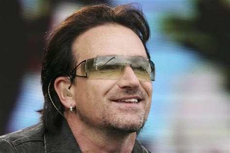 Bono is the frontman and lead vocalist of the irish rock band u2. Bono Vox, 5 cose che (forse) non sai | Radio Capital