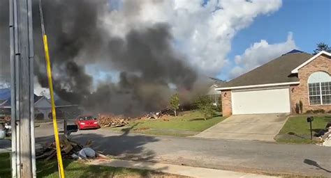 Video Us Navy Aircraft Crashes Into Alabama House Two