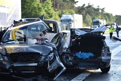 Unfallbilanz am Wochenende Mehrere Unfälle mit Toten Verletzten und