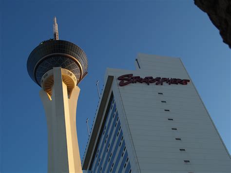O stratosphere é um dos hotéis de las vegas mais populares entre os brasileiros. File:Stratosphere Hotel Las Vegas.jpg - Wikimedia Commons