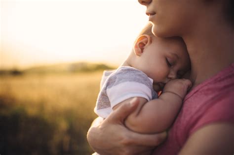 The More You Hug Your Baby The More Her Brain Benefits