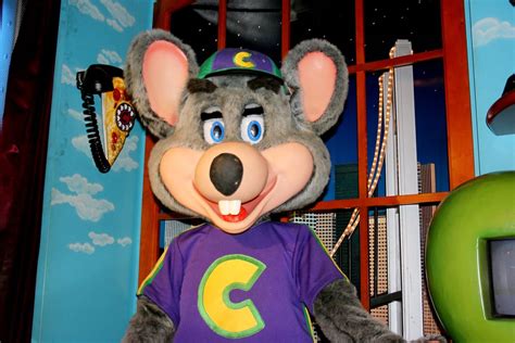 Chuck E Cheese I Had So Many Birthday Parties There I Loved That Place Chuck E Cheese