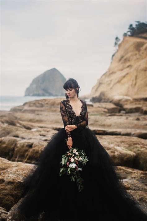 Think layers of stylish lace, a perfectly fitted bodice, pretty sweetheart necklines and truly romantic silhouettes. 30 of the Most Stunning Black Wedding Dresses : Chic ...