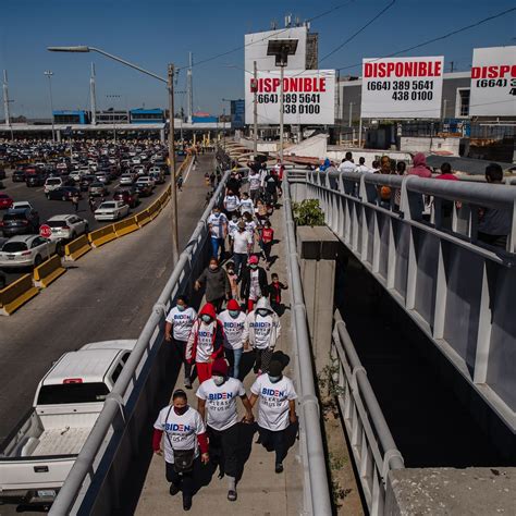 Migrants Mass At U S Mexico Border Pinning Hopes On Biden WSJ