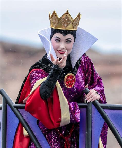 Pin By Jeanne Stewart On Boom Da Boom Evil Queen Costume Disney Face