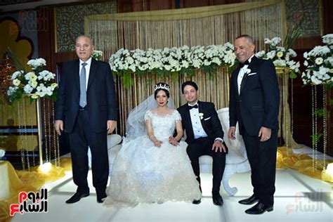 الأسد وزوجته أنيسة مخلوف (جالسان) ومن اليمين بشرى ومجد وباسل وبشار وماهر (صورة أرشيفية من عام 1985). فرح بنت أحمد موسى, صور وائل الإبراشى وأحمد الزند فى حفل ...