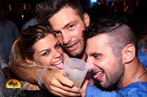 Eugenio Colombo E Francesca Del Taglia In Discoteca Con Gli Amici Foto