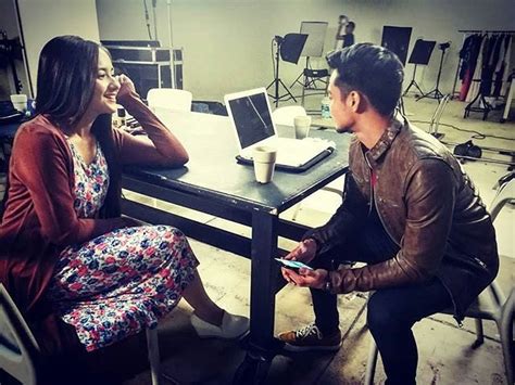 Hanya satu klik pada lensa kamera hubungan aira dan jemy semakin rapat. Mencintaimu Mr Photographer