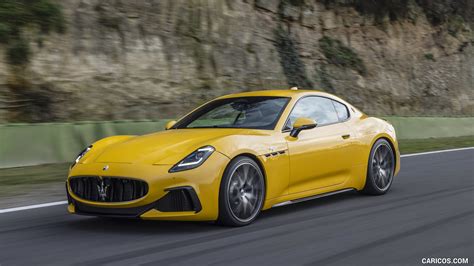 Maserati Granturismo Trofeo Color Giallo Corse Front Three