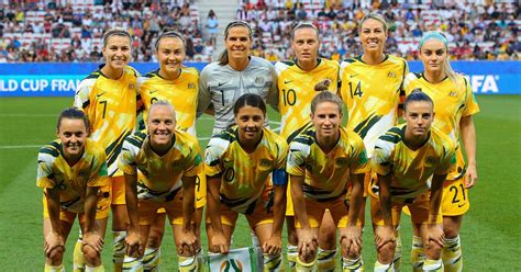 Australia Women S Soccer Team Will Now Earn Same Pay As Men Girls Soccer Pictures