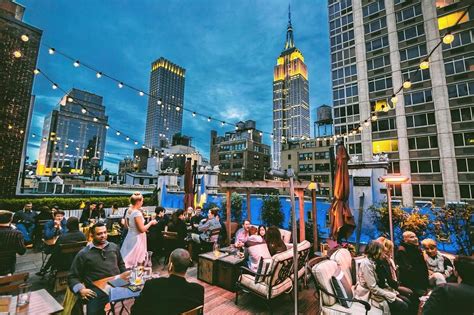The best rooftop bars in nyc for summer include spots with excellent drinks with views of the skyline. The 14 Best NYC Rooftop Bars with a Skyline View | Ready ...