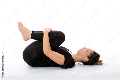 Fotografia Do Stock Apanasana Yoga Pose Supine Knees To Chest Pose